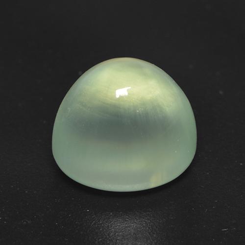 بريهنيت طبيعي بلون Pale Yellowish Green   ، وزن ‎2.08‎ قيراط، شكل بيضاوى، مقاس ‎8.6x7‎ مم