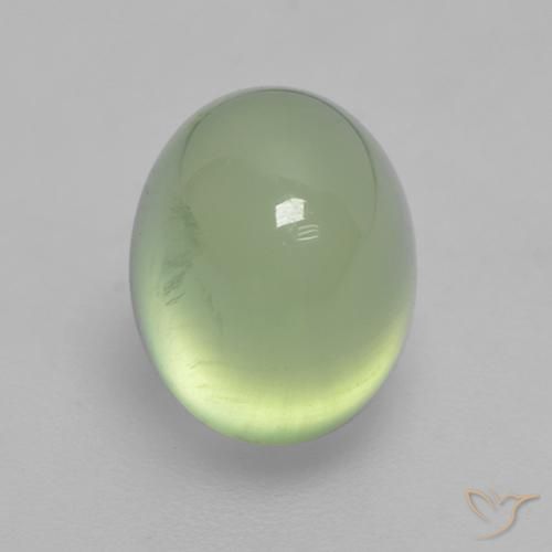 بريهنيت طبيعي بلون Medium Green ، وزن ‎2.70‎ قيراط، شكل بيضاوى، مقاس ‎8.3x6.7‎ مم