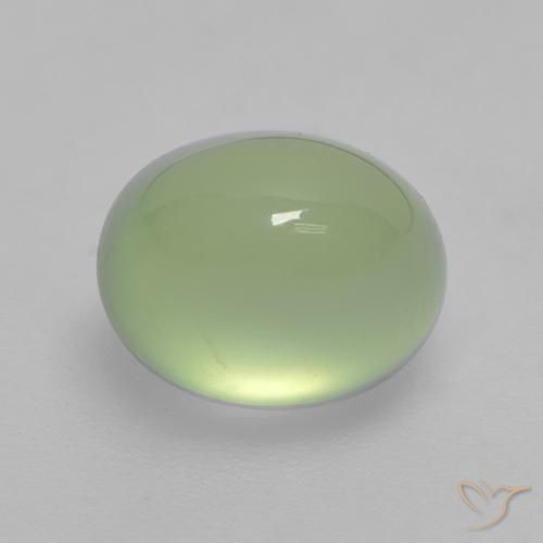 بريهنيت طبيعي بلون Medium Green ، وزن ‎2.70‎ قيراط، شكل بيضاوى، مقاس ‎8.3x6.7‎ مم