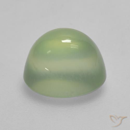 بريهنيت طبيعي بلون Medium Green ، وزن ‎2.70‎ قيراط، شكل بيضاوى، مقاس ‎8.3x6.7‎ مم