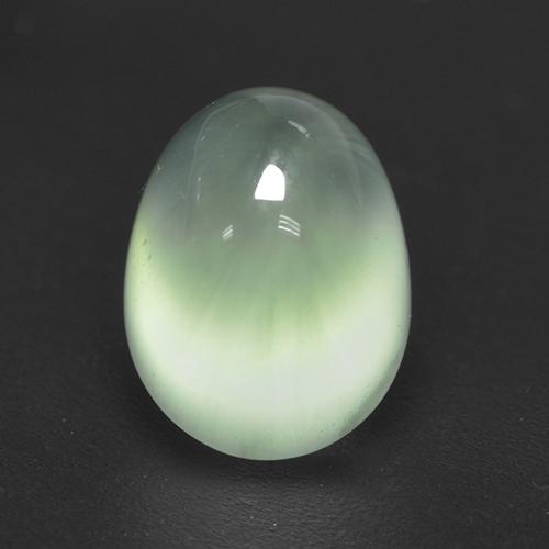 بريهنيت طبيعي بلون Medium Green ، وزن ‎2.70‎ قيراط، شكل بيضاوى، مقاس ‎8.7x6.5‎ مم