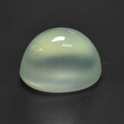 بريهنيت طبيعي بلون Medium Green ، وزن ‎2.70‎ قيراط، شكل بيضاوى، مقاس ‎8.7x6.5‎ مم