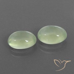 أحجار بريهنيت Pale Pear Green  طبيعية، بيضوي، شفاف / نصف شفاف، وزنها 3.01 قيراط