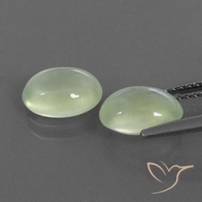 أحجار بريهنيت Pale Pear Green  طبيعية، بيضوي، شفاف / نصف شفاف، وزنها 3.01 قيراط