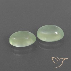 أحجار بريهنيت Pale Pear Green  طبيعية، بيضوي، شفاف / نصف شفاف، وزنها 2.46 قيراط
