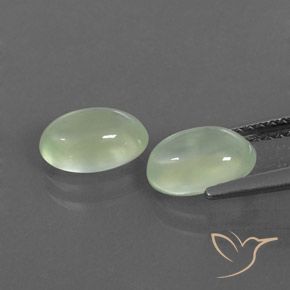 أحجار بريهنيت Pale Pear Green  طبيعية، بيضوي، شفاف / نصف شفاف، وزنها 2.46 قيراط