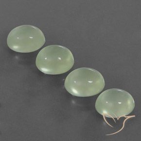 أحجار بريهنيت Pale Pear Green  طبيعية، بيضوي، شفاف / نصف شفاف، وزنها 8.93 قيراط