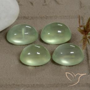 أحجار بريهنيت Pale Pear Green  طبيعية، بيضوي، شفاف، وزنها 8.18 قيراط