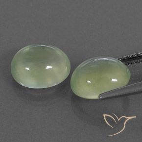أحجار بريهنيت Pale Pear Green  طبيعية، بيضوي، شفاف / نصف شفاف، وزنها 5.10 قيراط