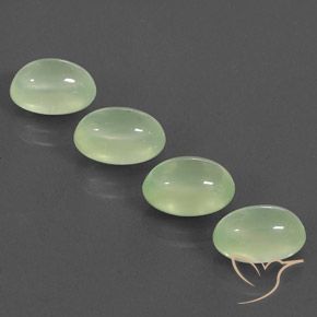 أحجار بريهنيت Pale Pear Green  طبيعية، بيضوي، شفاف / نصف شفاف، وزنها 9.02 قيراط