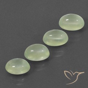 أحجار بريهنيت Pale Pear Green  طبيعية، بيضوي، شفاف / نصف شفاف، وزنها 6.39 قيراط