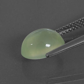 بريهنيت طبيعي بلون Light Green ، وزن ‎3.50‎ قيراط، شكل شفاف، مقاس ‎10.2x8‎ مم