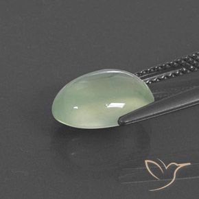 بريهنيت Light Yellowish Green    طبيعي، بيضوي، 3.07 قيراط، شفاف