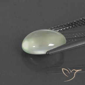 بريهنيت Pale Green  طبيعي، بيضوي، 2.68 قيراط، شفاف