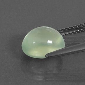 بريهنيت طبيعي بلون Light Green ، وزن ‎3.09‎ قيراط، شكل شفاف، مقاس ‎9.3x7.9‎ مم