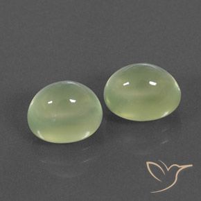أحجار بريهنيت Light Green  طبيعية، بيضوي، شفاف / نصف شفاف، وزنها 5.57 قيراط