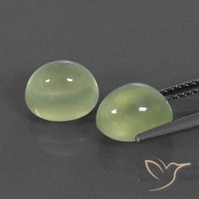 أحجار بريهنيت Light Green  طبيعية، بيضوي، شفاف / نصف شفاف، وزنها 5.57 قيراط