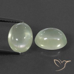 أحجار بريهنيت Olive Green  طبيعية، بيضوي، شفاف، وزنها 6.09 قيراط