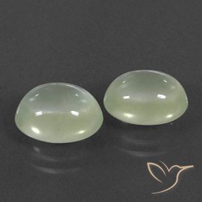 أحجار بريهنيت Olive Green  طبيعية، بيضوي، شفاف، وزنها 6.09 قيراط