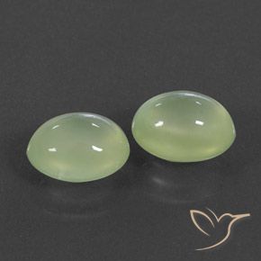 أحجار بريهنيت Pale Pear Green  طبيعية، بيضوي، شفاف / نصف شفاف، وزنها 5.16 قيراط
