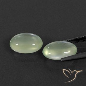 أحجار بريهنيت Pale Green  طبيعية، بيضوي، شفاف / نصف شفاف، وزنها 3.52 قيراط