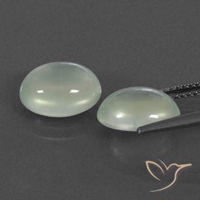 أحجار بريهنيت Light Hazel Green    طبيعية، بيضوي، شفاف / نصف شفاف، وزنها 6.48 قيراط