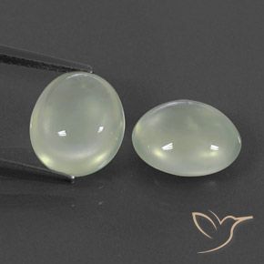 أحجار بريهنيت Olive Green  طبيعية، بيضوي، شفاف / نصف شفاف، وزنها 5.53 قيراط
