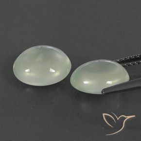 أحجار بريهنيت Olive Green  طبيعية، بيضوي، شفاف / نصف شفاف، وزنها 5.53 قيراط