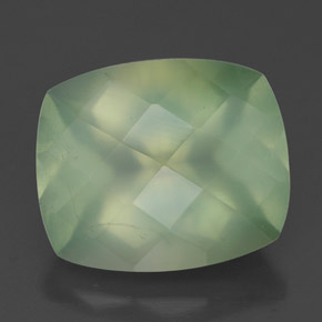 بريهنيت طبيعي بلون Medium Green ، وزن ‎5.67‎ قيراط، شكل شفاف، مقاس ‎12x9.9‎ مم