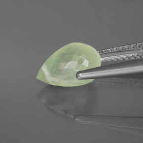 بريهنيت أخضر طبيعي، شفاف، 2.64 قيراط، شفاف / نصف شفاف