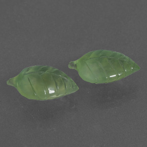 أحجار بريهنيت أخضر طبيعية، شكل خيالي، نصف شفاف، وزنها  قيراط
