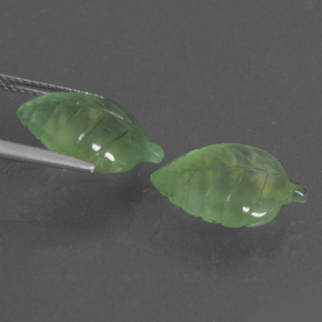 أحجار بريهنيت أخضر طبيعية، شكل خيالي، نصف شفاف، وزنها  قيراط