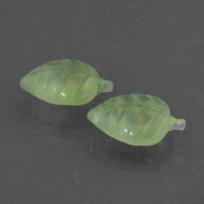 أحجار بريهنيت أخضر طبيعية، شكل خيالي، نصف شفاف، وزنها  قيراط
