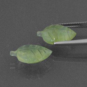 أحجار بريهنيت أخضر طبيعية، شكل خيالي، نصف شفاف، وزنها  قيراط