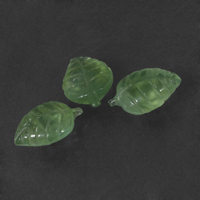 أحجار بريهنيت أخضر طبيعية، شكل خيالي، نصف شفاف، وزنها  قيراط