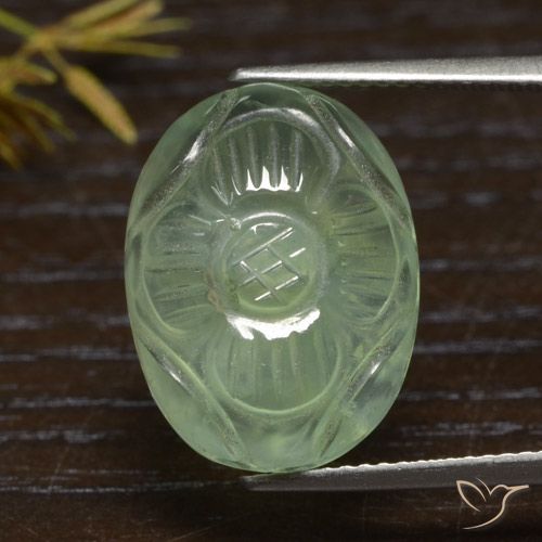 15.27ct طبيعي أخضر دافئ بريهنيت, بيضوي, نصف شفاف