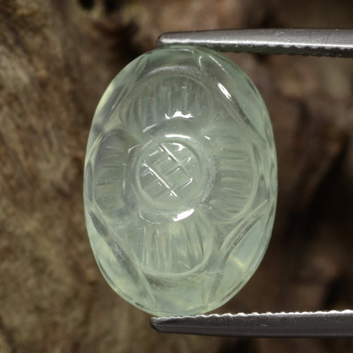 بريهنيت أخضر فاتح جدا طبيعي، قطع زهرة، 11.67 قيراط، نصف شفاف