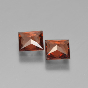 أحجار عقيق بيروب أحمر طبيعية، مربع، قليلا جدا، وزنها  قيراط