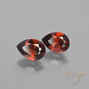 أحجار عقيق بيروب أحمر ميرلو طبيعية، شكل الكمثرى، VVS-VS، وزنها 1.81 قيراط