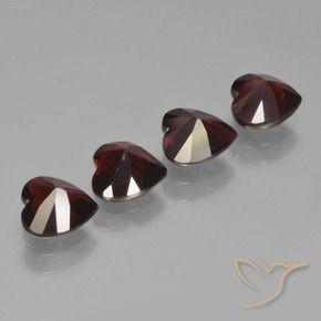 أحجار عقيق بيروب أحمر مسود طبيعية، شكل القلب، VVS، وزنها 3.36 قيراط