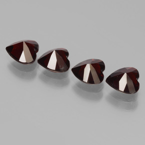 أحجار عقيق بيروب أحمر مسود طبيعية، شكل القلب، VVS-VS، وزنها 3.12 قيراط