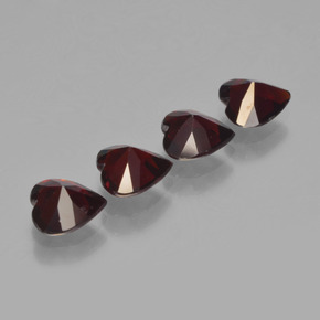 أحجار عقيق بيروب أحمر مسود طبيعية، شكل القلب، VVS-VS، وزنها 3.02 قيراط