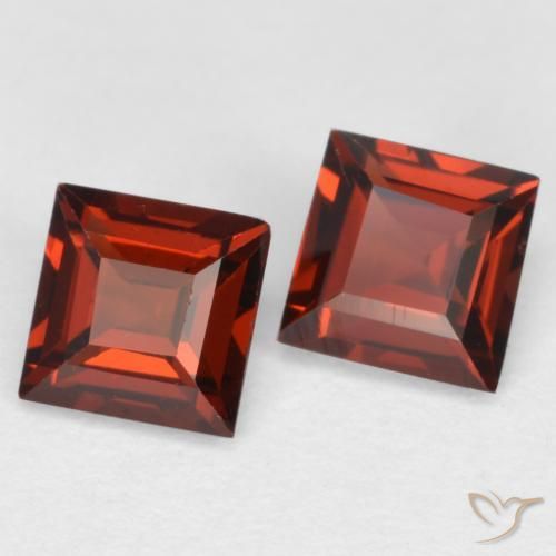 أحجار جارنيت بيروب أحمر سانجريا طبيعية، مربع، قليلا جدا، وزنها 0.85 قيراط