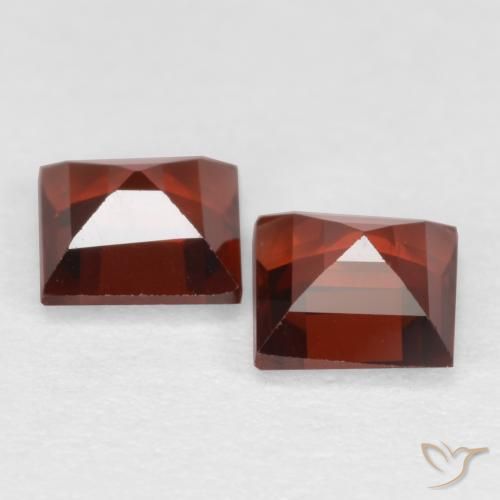 أحجار جارنيت بيروب أحمر سانجريا طبيعية، مربع، قليلا جدا، وزنها 0.85 قيراط