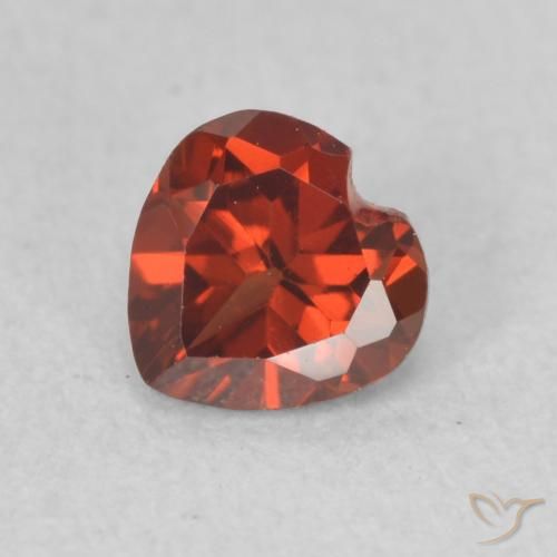 0.62ct طبيعي أحمر غامق عقيق بيروب, قلب, VVS