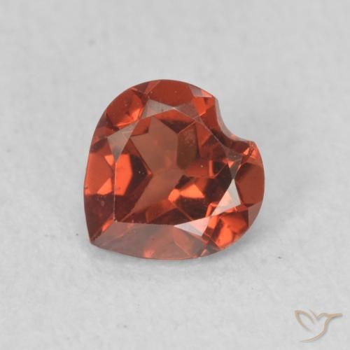 0.57ct طبيعي أحمر قرمزى عقيق بيروب, قلب, VVS