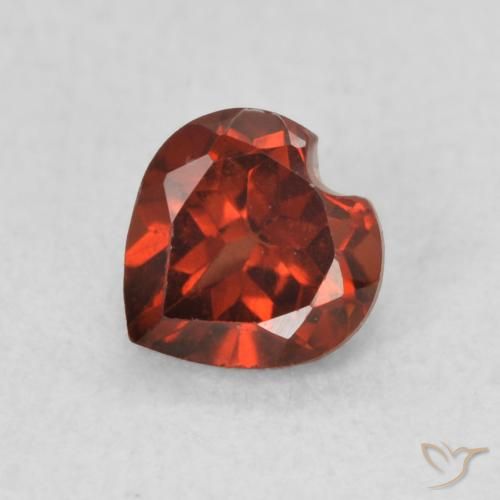 0.64ct طبيعي أحمر متوسط عقيق بيروب, قلب, قليلا جدا