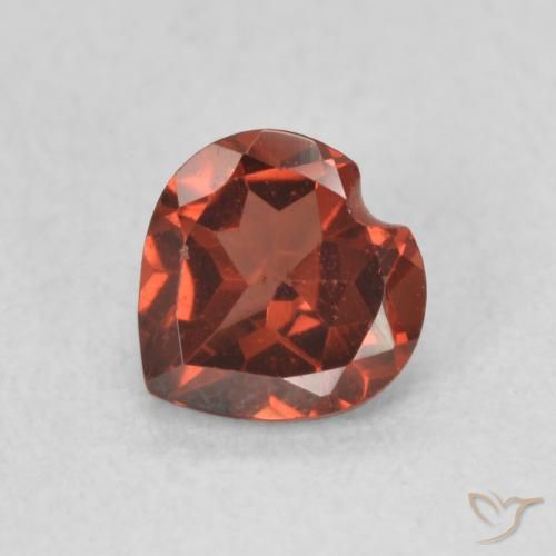 0.61ct طبيعي Medium Dark-Red عقيق بيروب, قلب, قليلا جدا
