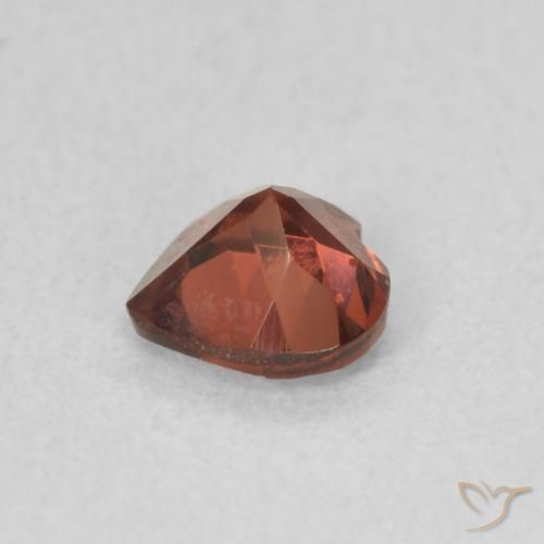 عقيق بيروب Medium Dark-Red طبيعي، قلب، 0.57 قيراط، قليلا جدا