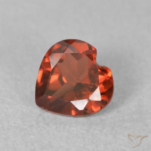 0.66ct طبيعي أحمر متوسط عقيق بيروب, قلب, قليلا جدا